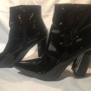 Black shiny pointed toe heeled booties